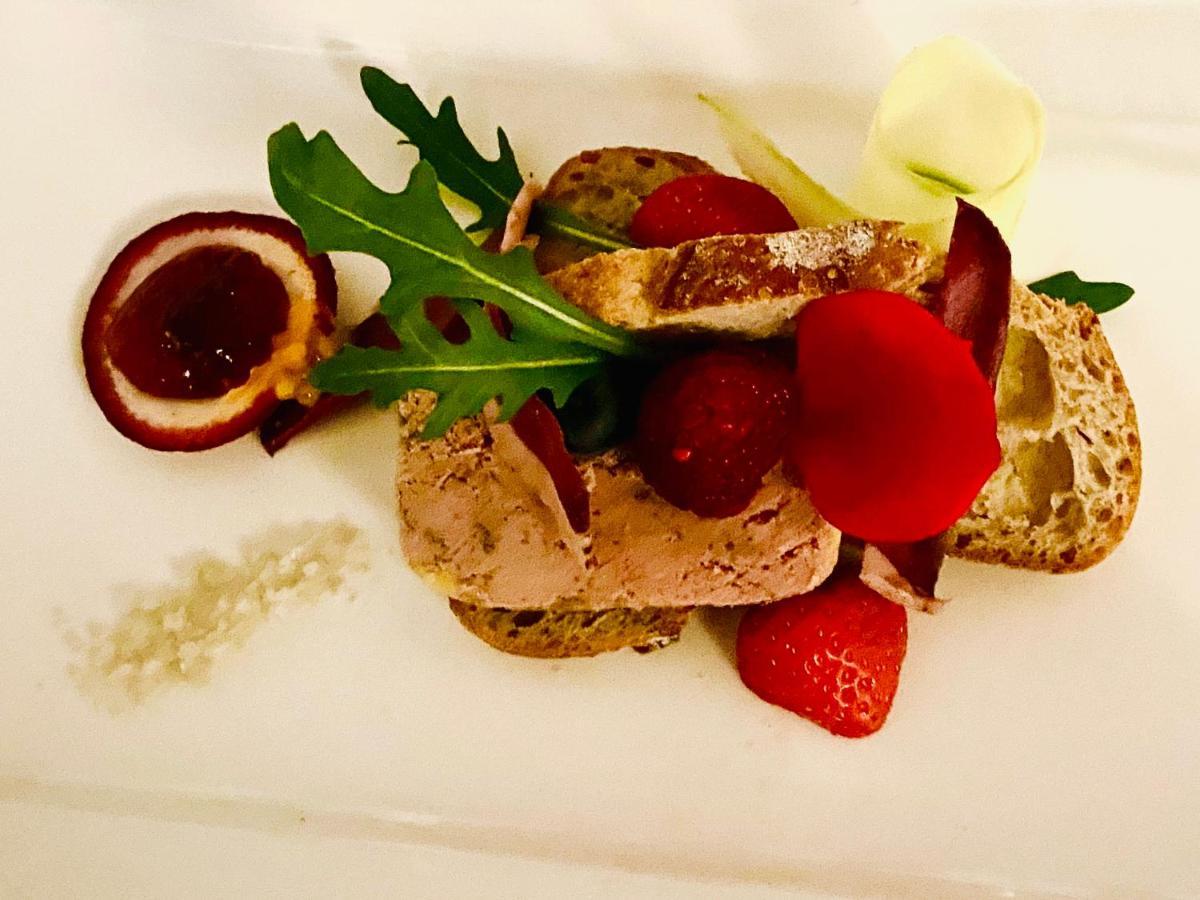 Le Cheval Blanc Hotel Jargeau Екстериор снимка