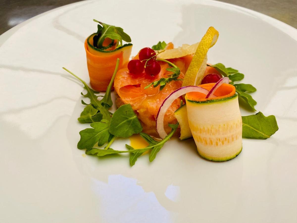 Le Cheval Blanc Hotel Jargeau Екстериор снимка