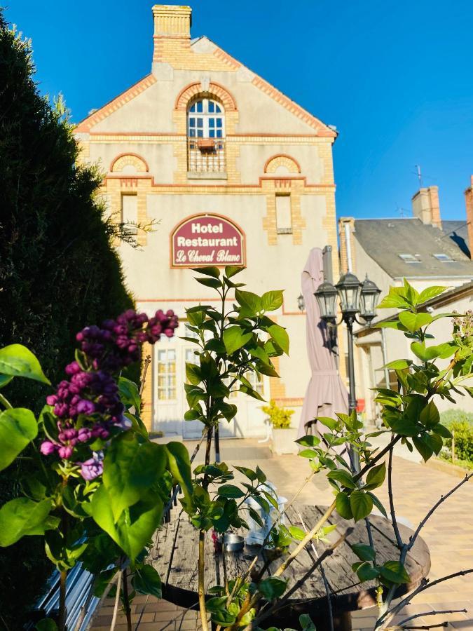 Le Cheval Blanc Hotel Jargeau Екстериор снимка