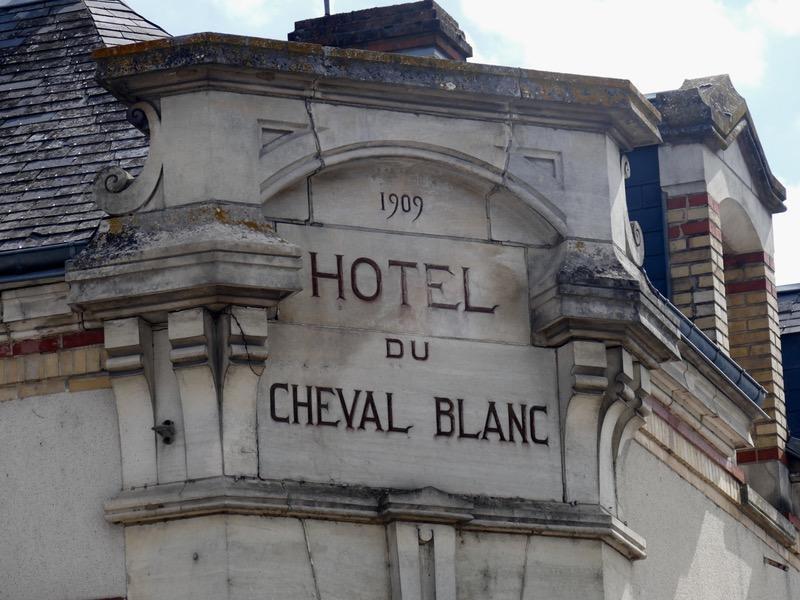 Le Cheval Blanc Hotel Jargeau Екстериор снимка